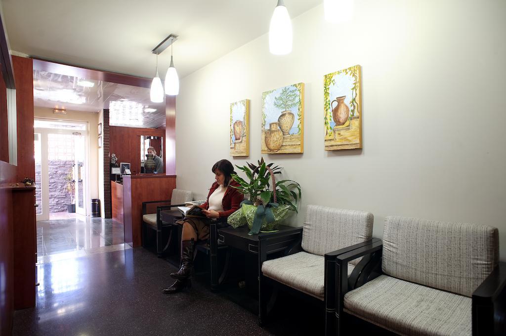 Hostal Xarau Cerdanyola del Vallès Extérieur photo