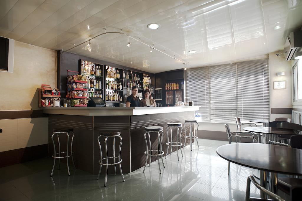 Hostal Xarau Cerdanyola del Vallès Extérieur photo