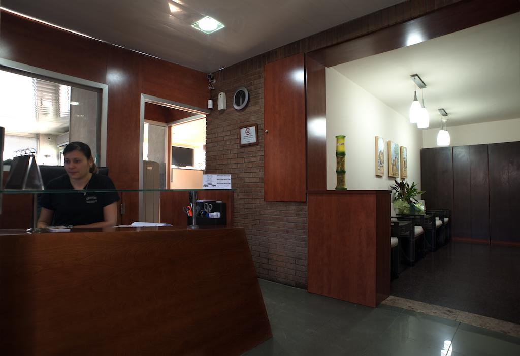 Hostal Xarau Cerdanyola del Vallès Extérieur photo